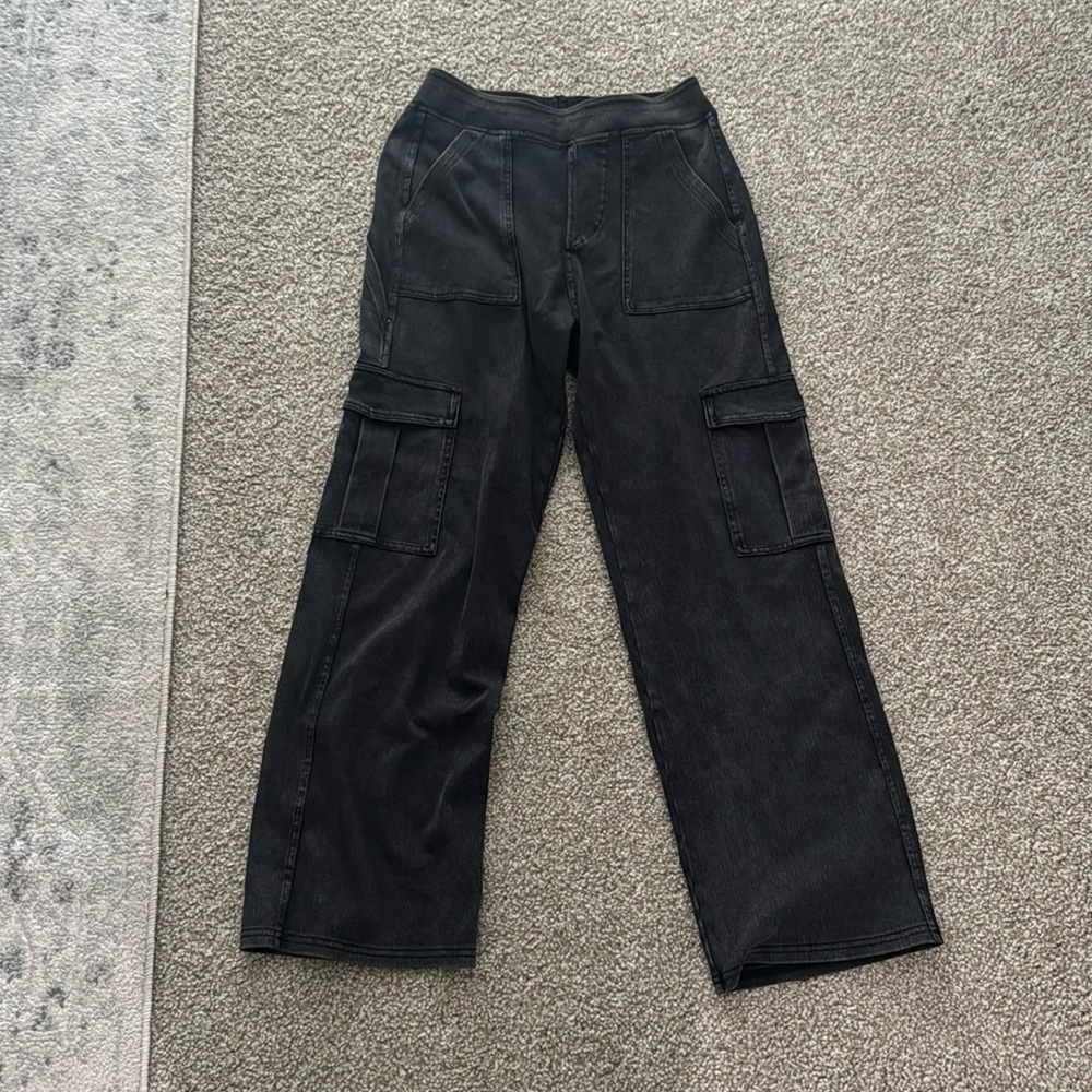 HALARA stretchy knit cargo jean - small